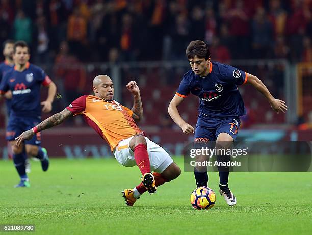 Nigel De Jong of Galatasaray in action against Cengiz Under of Medipol Basaksehir during the Turkish Spor Toto Super League soccer match between...