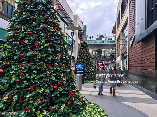 christmas decorations on santa monica streets, usa - third street promenade stock pictures, royalty-free photos & images