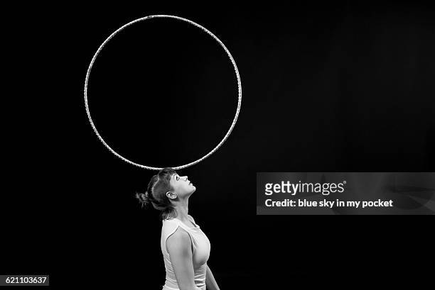 female performer balancing a hoop - balancing act stockfoto's en -beelden