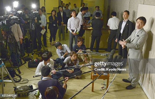 Japan - Osaka Mayor Toru Hashimoto speaks before reporters at the Osaka city offices on May 15 in a bid to clarify his remarks regarding the forcing...