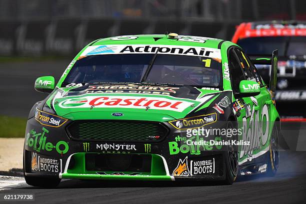 Mark Winterbottom drives the The Bottle-O Racing Ford Falcon FGX during race 1 for the Supercars Auckland International SuperSprint on November 5,...