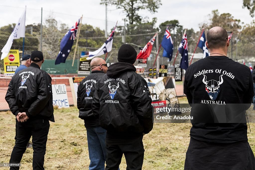 Rival protests over refugees in Melbourne