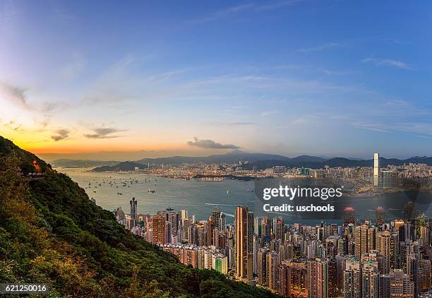 hong kong victoria hafen - victoria harbour hong kong stock-fotos und bilder