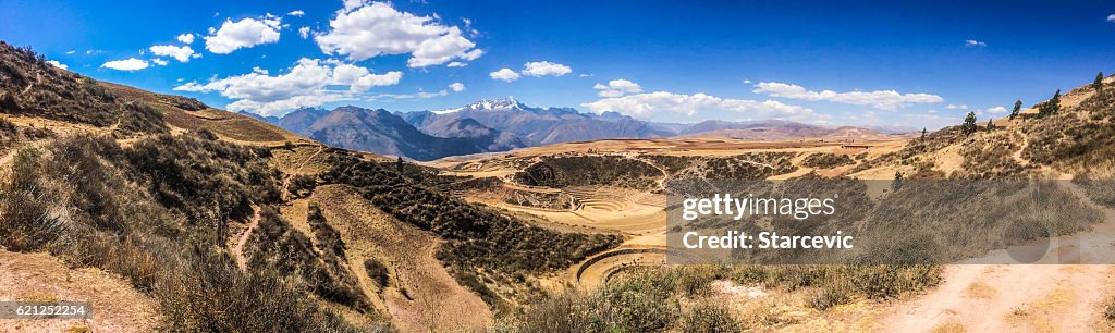 Antiguas terrazas circulares incas en Moray, Perú