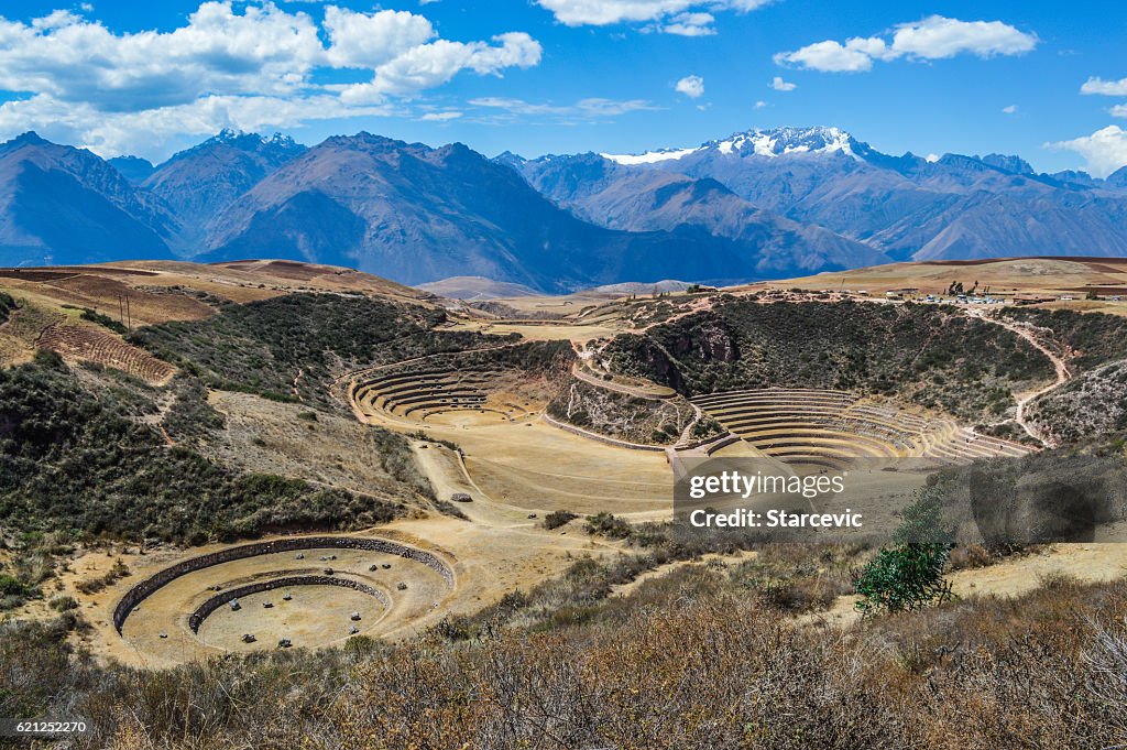 Antiguas terrazas circulares incas en Moray, Perú