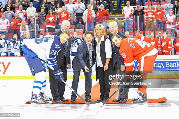 Cathy Howe, Murray Howe, Marty Howe, and Mark Howe, the children of the late Hall of Fame and former Detroit Red Wing great Gordie Howe and his wife...