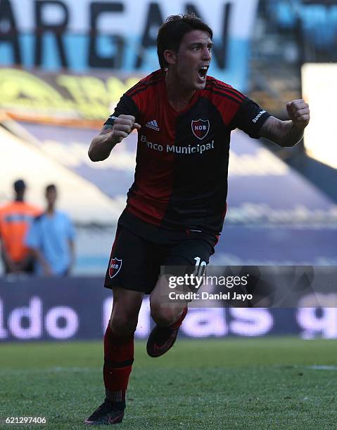 Mauro Formica, of Newell's Old Boys, celebrates after scoring during a match between Racing Club and Newell's Old Boys as part of Torneo Primera...