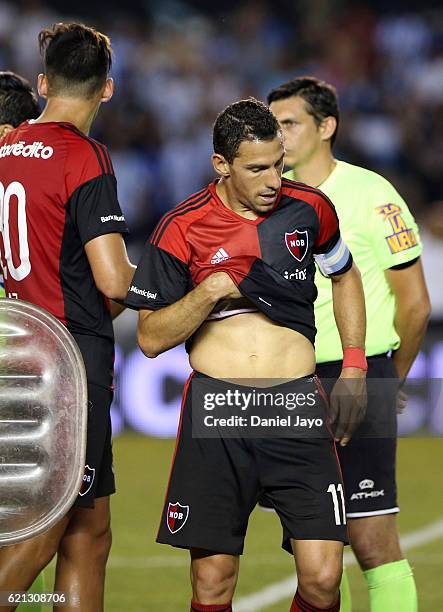 Maximiliano Rodriguez, of Newell's Old Boys, reacts at the end of a match between Racing Club and Newell's Old Boys as part of Torneo Primera...
