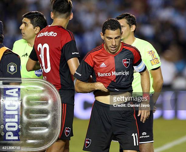 Maximiliano Rodriguez, of Newell's Old Boys, reacts at the end of a match between Racing Club and Newell's Old Boys as part of Torneo Primera...