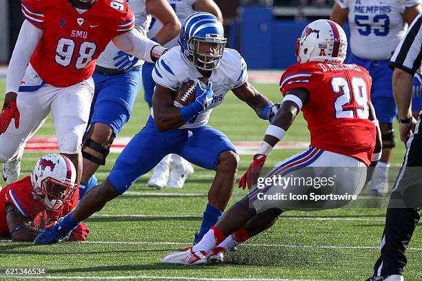 Memphis Tigers wide receiver Tony Pollard rushes the ball during the first half of the Memphis Tigers 51-7 victory over the SMU Mustangs on November...