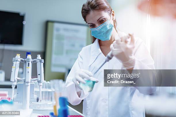 examining dna samples in laboratory - molecular structure stock pictures, royalty-free photos & images
