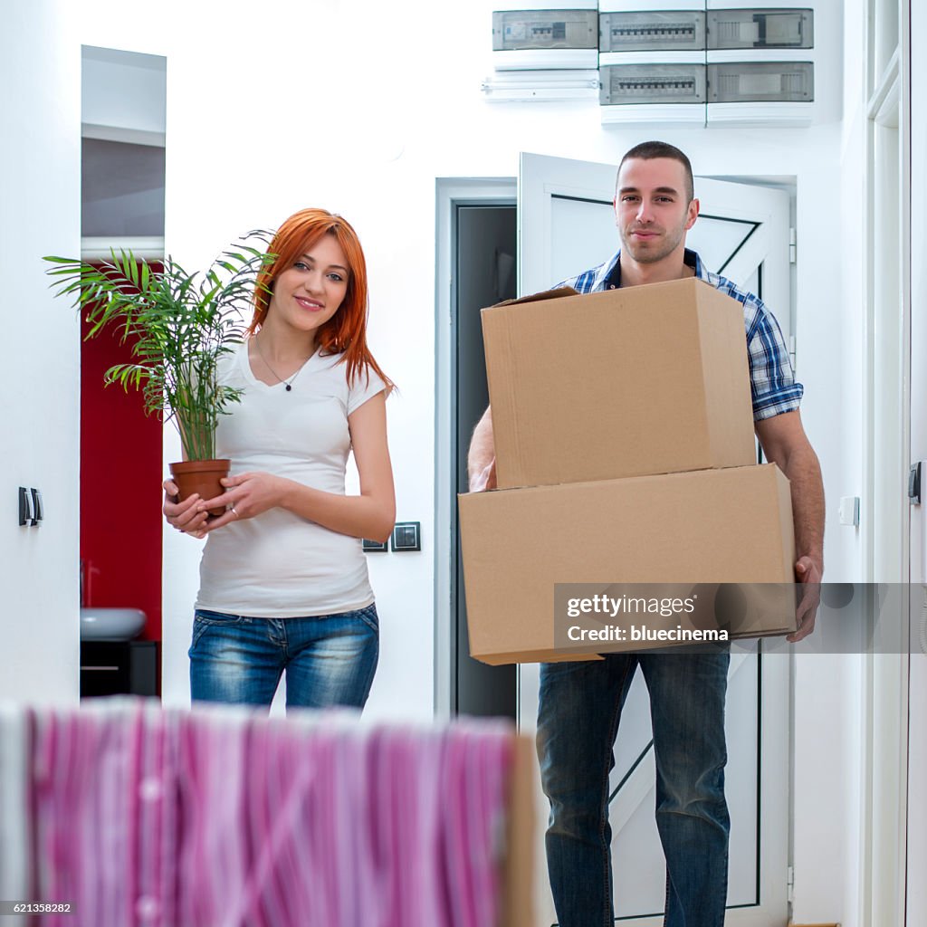 Coppin Move In Moving In High-Res Stock Photo - Getty Images