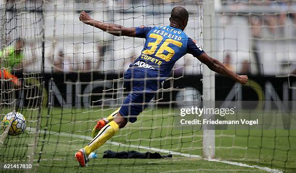 Copete of Santos celebrates scoring the second goal during the match between Ponte Preta and Santos for the Brazilian Series A 2016 at Moises...