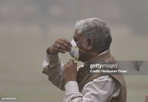 People doing their routine work in the polluted and foggy morning as smog covers the capital's skyline, on November 6, 2016 in New Delhi, India. New...