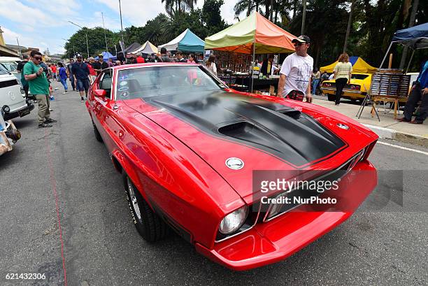 Hundreds of people visit the classic car event in São Paulo on November 6, 2016. All first Sunday of the month, the old car collectors gather at the...