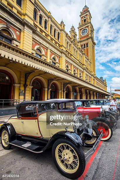 Hundreds of people visit the classic car event in São Paulo on November 6, 2016. All first Sunday of the month, the old car collectors gather at the...