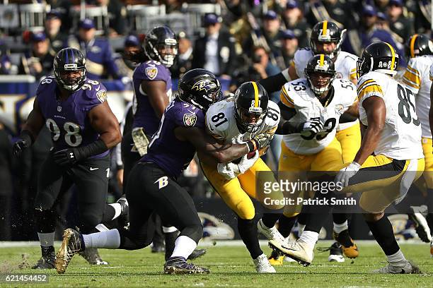 Tight end Jesse James of the Pittsburgh Steelers carries the ball against inside linebacker C.J. Mosley of the Baltimore Ravens in the second quarter...