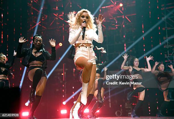 Zara Larsson 2016 Photos and Premium High Res Pictures - Getty Images