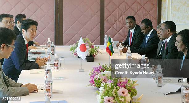 Japan - Japanese Prime Minister Shinzo Abe and his Ethiopian counterpart Hailemariam Desalegn hold talks at a hotel in Yokohama, near Tokyo, on May...