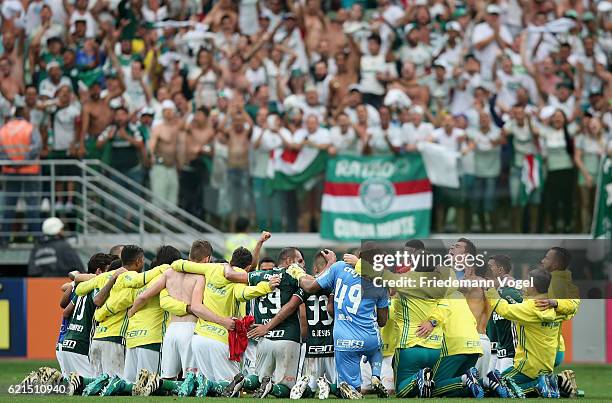 The team of Palmeiras celebrates after winning the match between Palmeiras and Internacional for the Brazilian Series A 2016 at Allianz Parque on...