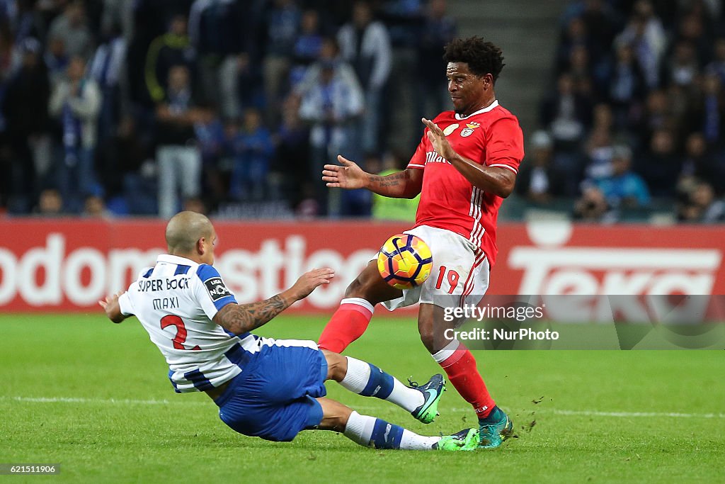 FC Porto v SL Benfica - Premier League 2016/17