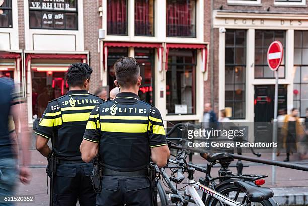 police officers in amsterdam, netherlands - netherlands stock-fotos und bilder