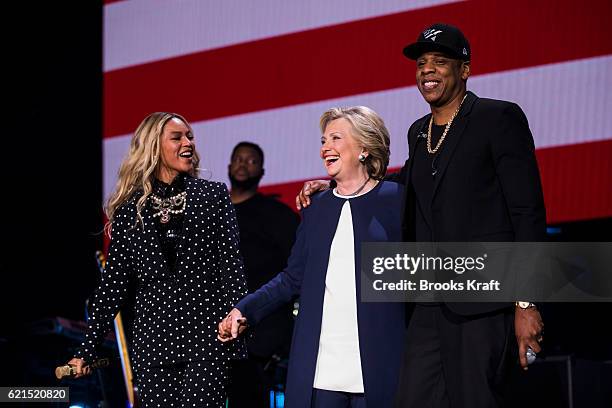 Beyonce and Jay Z perform at a concert for Democratic Presidential candidate Hillary Clinton, November 4, 2016 in Cleveland, OH