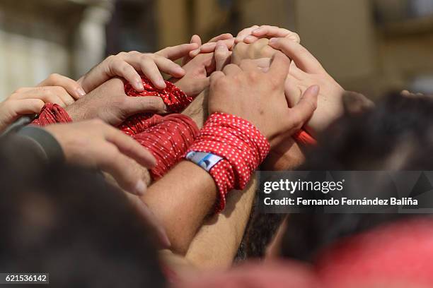 human tower - castell stockfoto's en -beelden