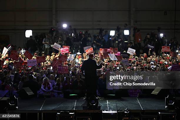 Republican presidential nominee Donald Trump holds a campaign rally at Pittsburgh International Airport November 6, 2016 in Moon Township,...