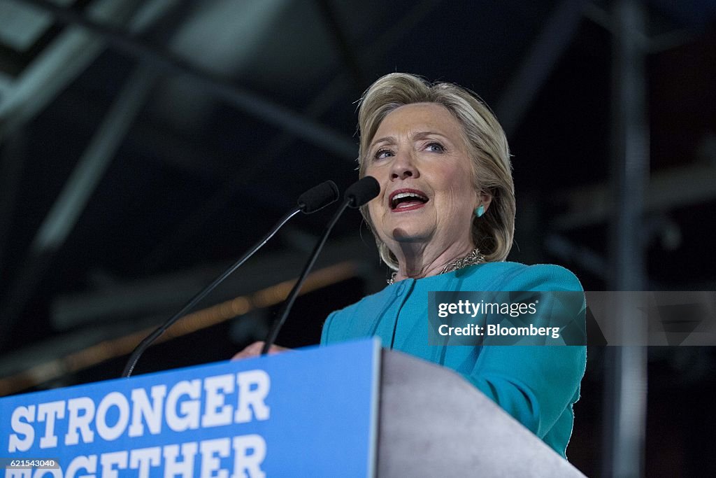 Democratic Presidential Nominee Hillary Clinton Holds New Hampshire Campaign Rally