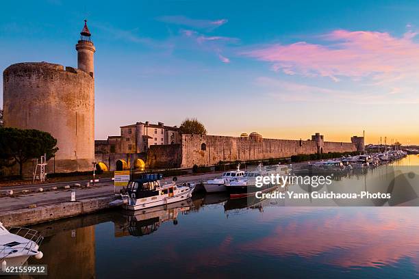 the constance tower, aigues mortes, camargue gardoise, gard, france - camargue photos et images de collection