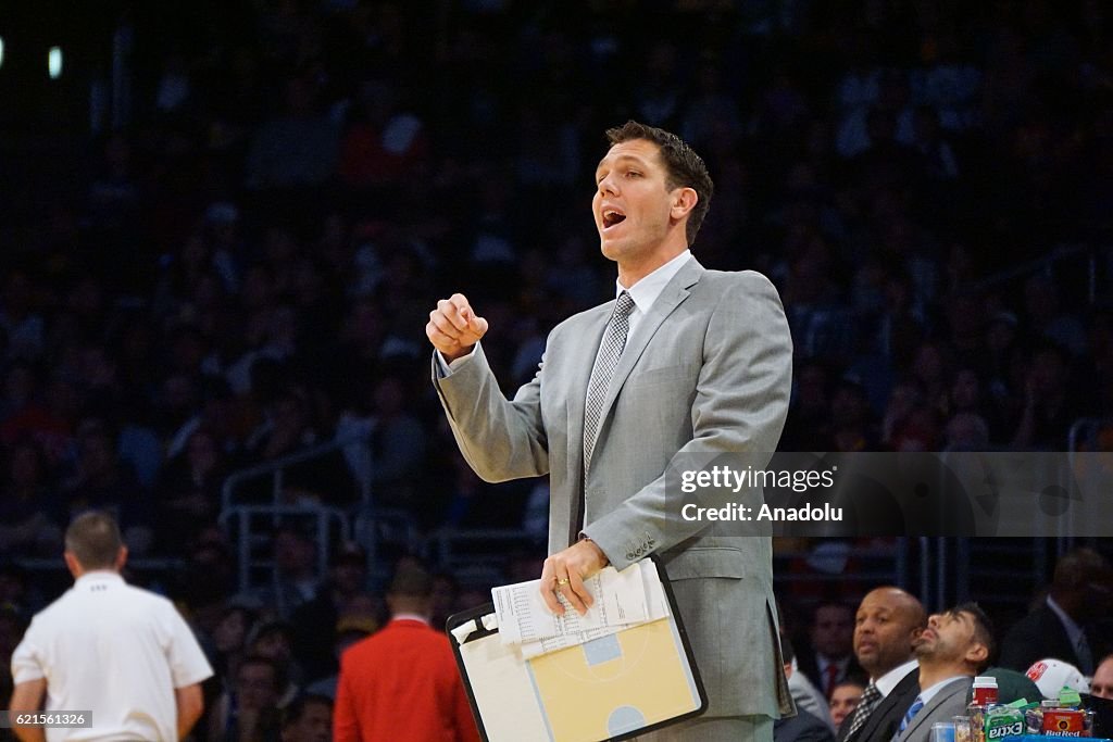 Los Angeles Lakers v Phoenix Suns