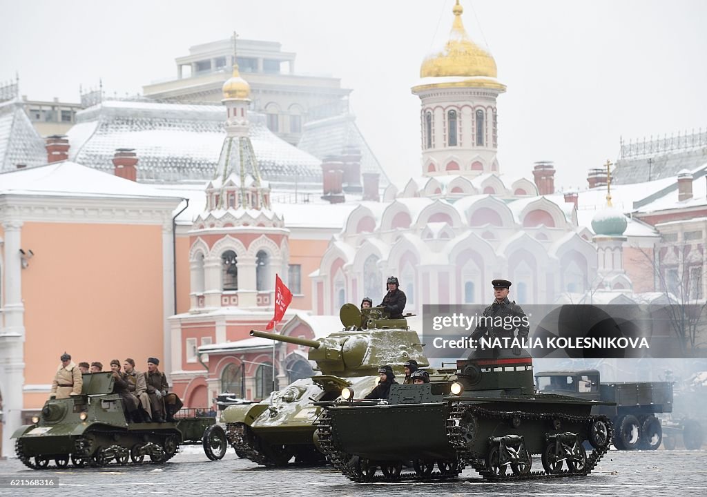 RUSSIA-HISTORY-WWII-PARADE