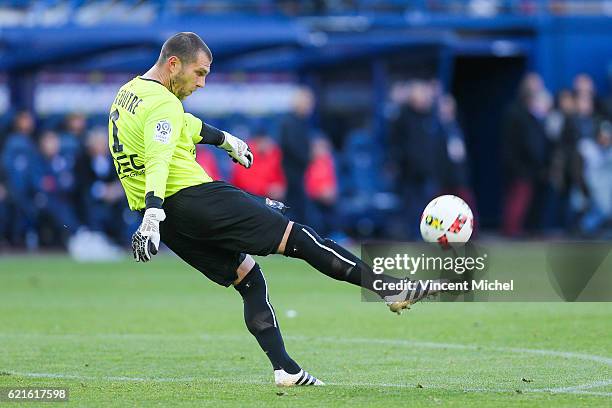 Remy Vercoutre of Caen during the Ligue 1 match between SM Caen and OGC Nice at Stade Michel D'Ornano on November 6, 2016 in Caen, France.