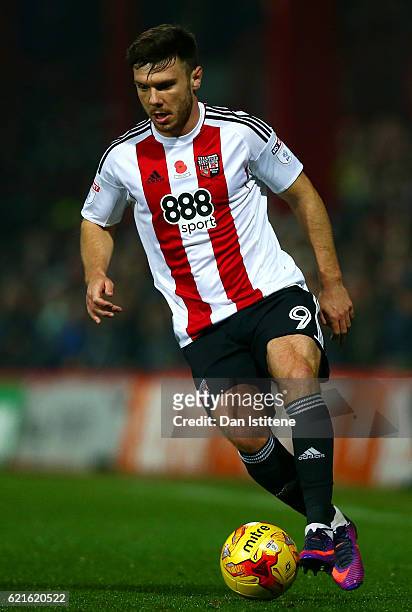 Scott Hogan of Brentford in actiion during the Sky Bet Championship match between Brentford and Fulham at Griffin Park on November 4, 2016 in...