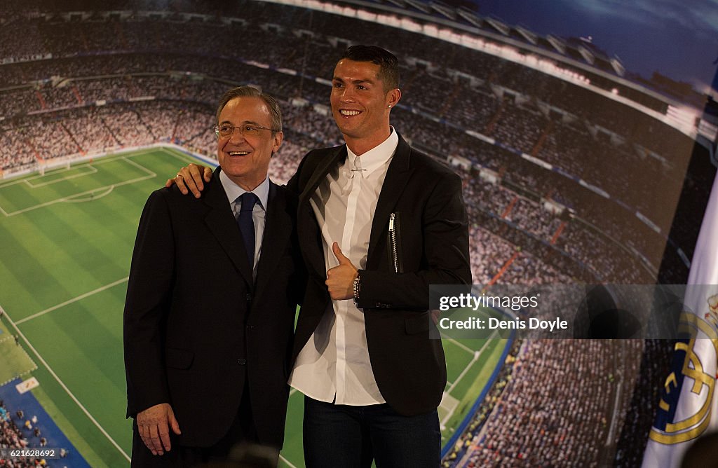 Cristiano Ronaldo Signs New Contract at Real Madrid