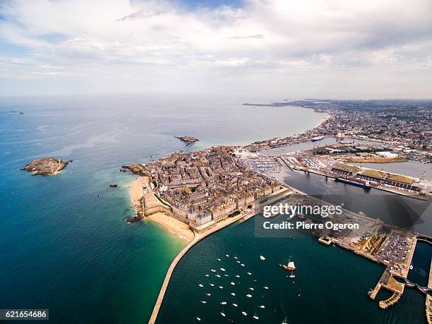 aerial saint-malo - ille et vilaine - fotografias e filmes do acervo