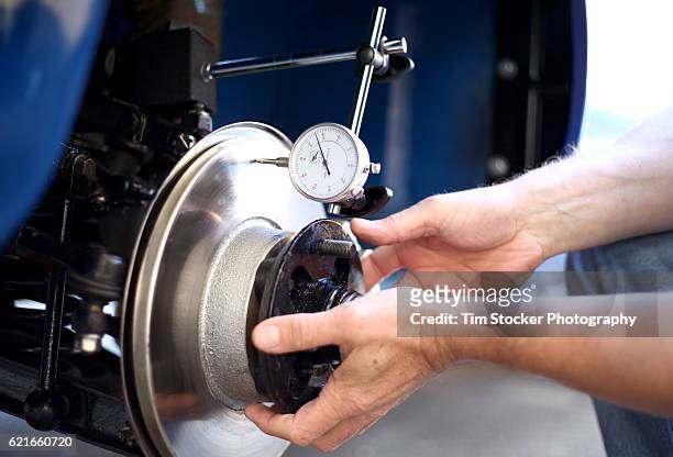 mechanic measuring brake discs on a classic car - car brakes fotografías e imágenes de stock