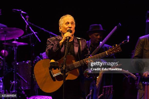 Paul Simon performs at Royal Albert Hall on November 7, 2016 in London, England.