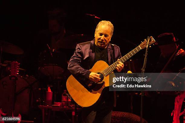 Paul Simon performs at Royal Albert Hall on November 7, 2016 in London, England.