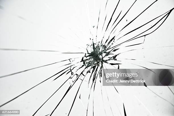 cracked glass - fracture foto e immagini stock