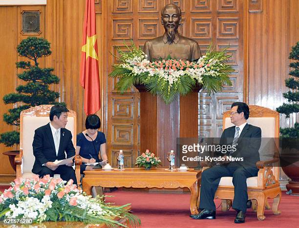 Vietnam - Japanese trade minister Toshimitsu Motegi meets with Vietnamese Prime Minister Nguyen Tan Dung in Hanoi on July 1, 2013.