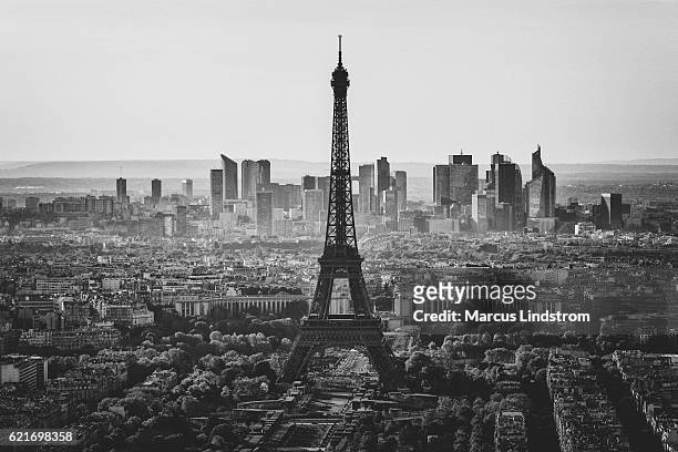 horizon de paris en noir et blanc - paris skyline photos et images de collection