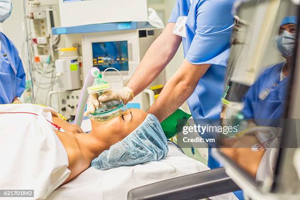 Emergency O2 Mask Emergency Oxygen Mask Photos and Premium High Res Pictures - Getty Images