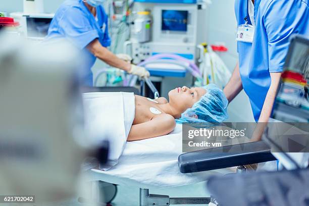 young boy with oxygen mask in operating room - pediatric intensive care unit stock pictures, royalty-free photos & images