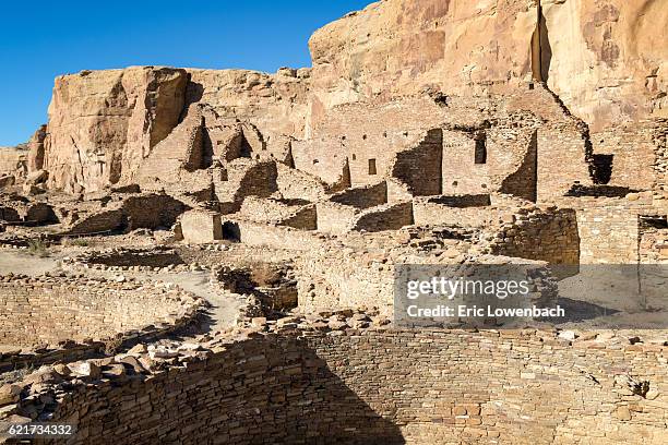 pueblo bonito chaco canyon - pueblo aldeia imagens e fotografias de stock
