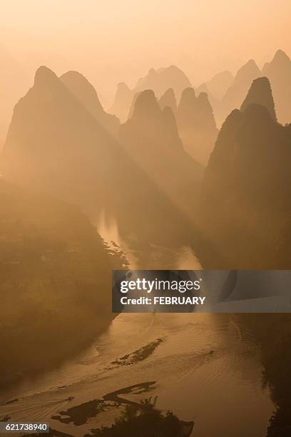 sunrise at xianggong shan - yangshuo imagens e fotografias de stock