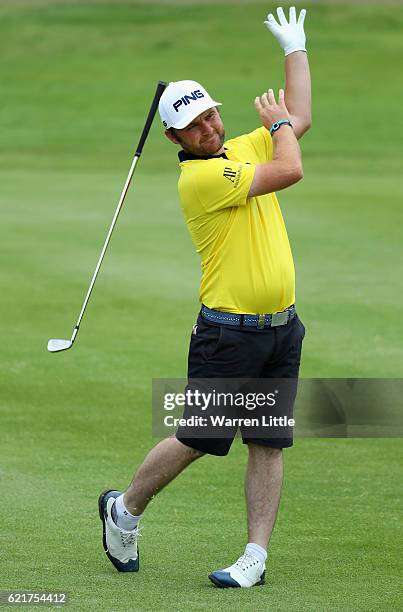 Andy Sullivan of England plays a practice round ahead of the Nedbank Golf Challenge at the Gary Player CC on November 8, 2016 in Sun City, South...