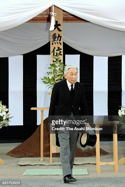 Emperor Akihito is seen after offering the 'Tamagushi' sacred tree at an alter of the grave of late Prince Mikasa at Toshimagaoka Cemetery on...