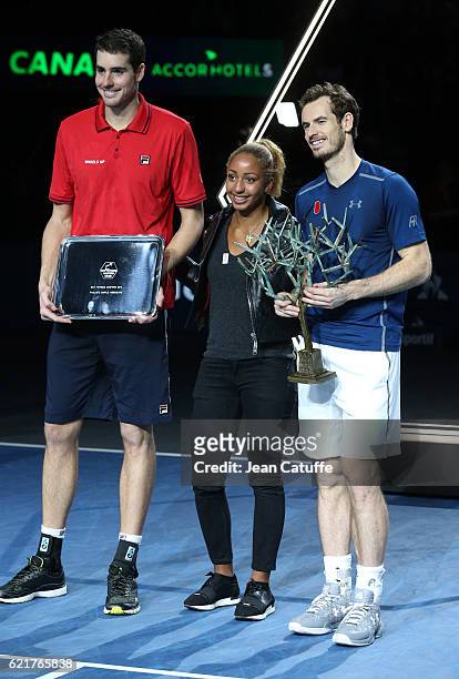 Finalist John Isner of USA, gold medalist in Rio Estelle Mossely , winner Andy Murray of Great Britain pose during the trophy presentation following...